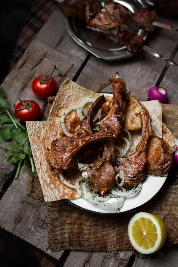 Ресторан Абовян 12 в Ереване: Ресторан, Армянская кухня, Алкоголь, Вкусно поесть, Веранда, Банкет, На каждый день, Особенная атмосфера, Десерты,