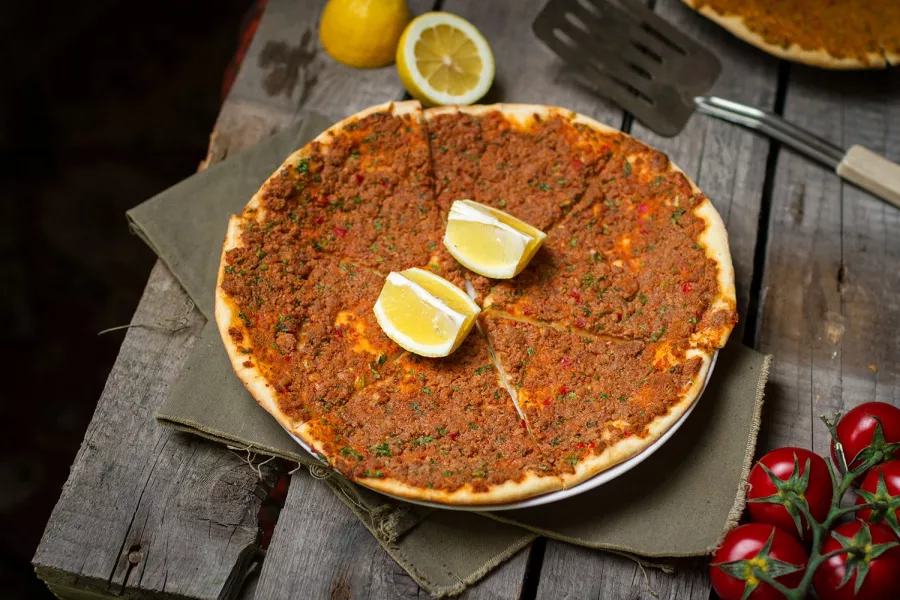 Ресторан Абовян 12 в Ереване: Ресторан, Армянская кухня, Алкоголь, Вкусно поесть, Веранда, Банкет, На каждый день, Особенная атмосфера, Десерты,
