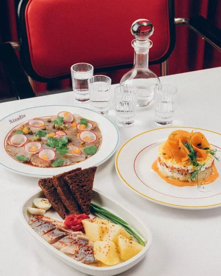 Ресторан Sirelis в Ереване: Армянская кухня, Ресторан, Для свиданий, Грузинская кухня, Шашлык, Авторские коктейли, Веранда, Для особых случаев, Алкоголь,