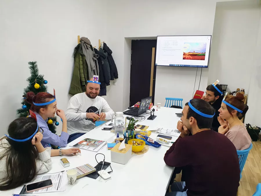 Школа английского языка English with Laura в Ереване: Курсы Иностранных Языков, Обучение Онлайн, Учим Английский, Языковая Школа, Индивидуальные Занятия, Групповые занятия,