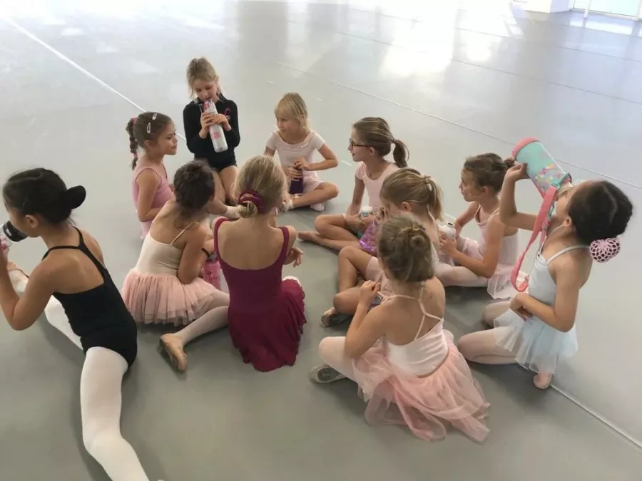 Школа танцев Dubai Dance Academy в Дубаи: Хореография, Зал, Танцы, Растяжка, Школа танцев, Балет,