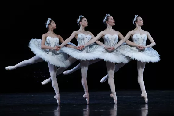 Школа танцев "Dubai Dance Academy"