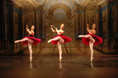 Школа танцев Two Ballet Dance  в  Дубаи