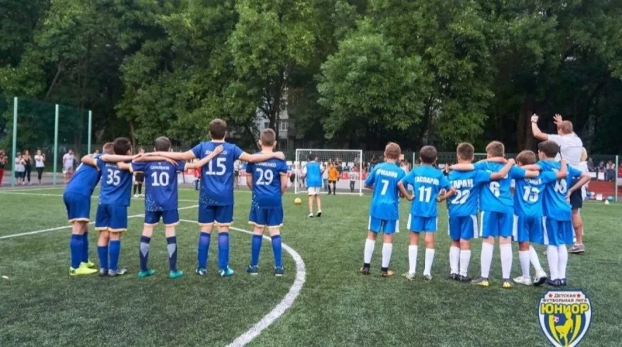 Детская футбольная школа Юниор в Ставрополе: Футбольный клуб , Футбол ⚽️ , Футболист , Для детей , Развиваться, Команда, Следить за здоровьем,