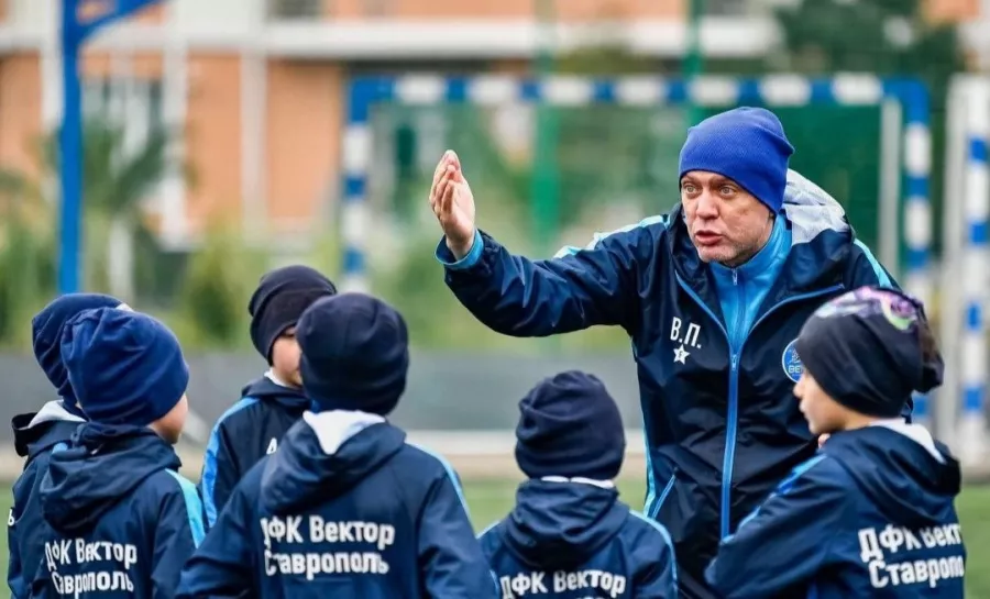Детский футбольный клуб Вектор в Ставрополе: Футбольный клуб , Футбол ⚽️ , Футболист , Команда, Развиваться, Для детей , Следить за здоровьем,