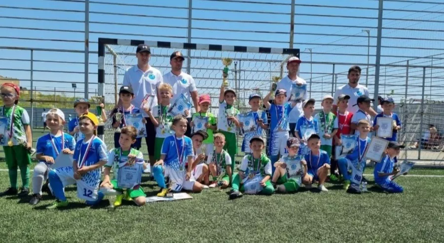 Детский футбольный клуб Вектор в Ставрополе: Футбольный клуб , Футбол ⚽️ , Футболист , Команда, Развиваться, Для детей , Следить за здоровьем,