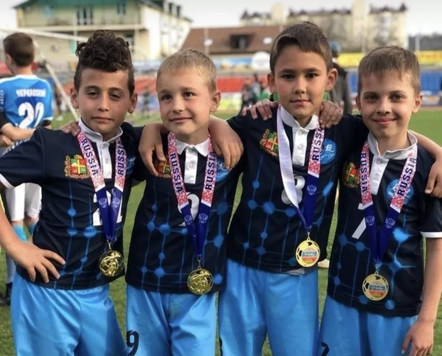 Детский футбольный клуб Вектор в Ставрополе: Футбольный клуб , Футбол ⚽️ , Футболист , Команда, Развиваться, Для детей , Следить за здоровьем,