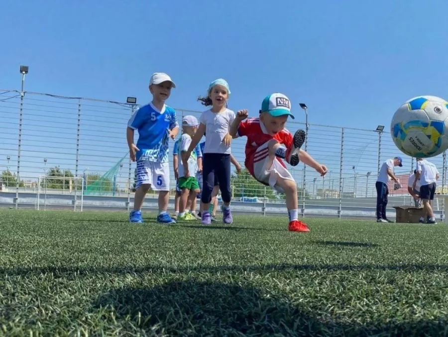 Детский футбольный клуб Вектор в Ставрополе: Футбольный клуб , Футбол ⚽️ , Футболист , Команда, Развиваться, Для детей , Следить за здоровьем,