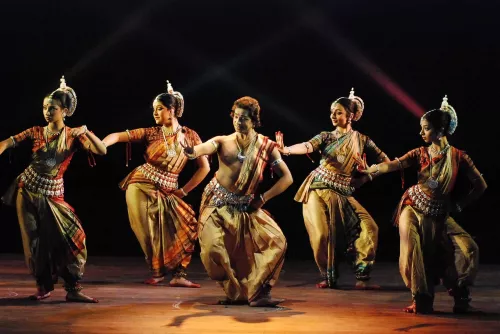 Школа танцев Aadi Shakti Music & Dance  в  Дубаи