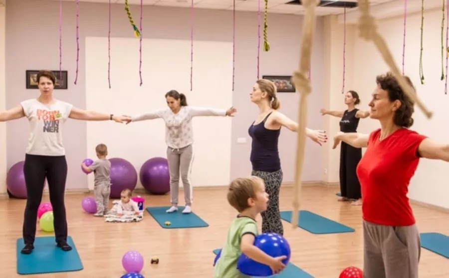 Студия фитнеса для мам Relaxmama в Ставрополе: Для Беременных , Фитнес , Тренировки , Тренажёрный зал , Растяжка , Для детей , Фитнес-клуб, Развиваться,