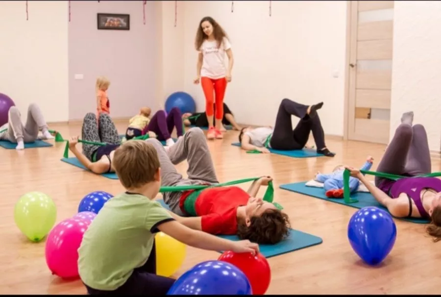 Студия фитнеса для мам Relaxmama в Ставрополе: Для Беременных , Фитнес , Тренировки , Тренажёрный зал , Растяжка , Для детей , Фитнес-клуб, Развиваться,