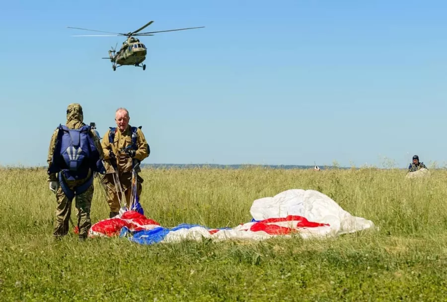 Аэроклуб Dubai Ballooning в Dar Al Maha Building Office в Дубаи: Аэроклуб, Самолет, Экстрим, Airplane, Aeroclub, Extreme,