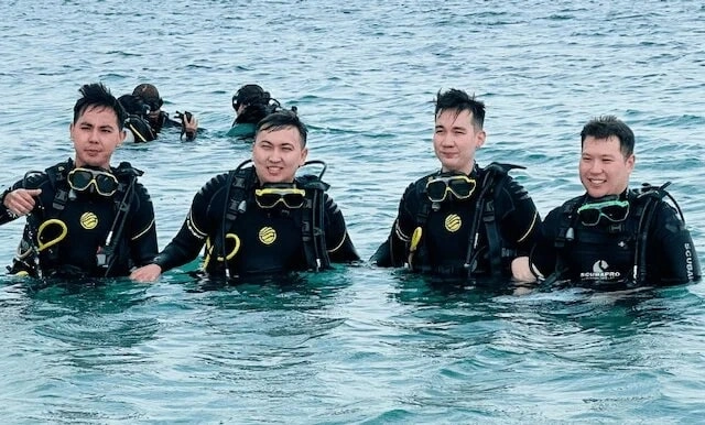 Дайвинг Bermuda Diving Center в Дубаи: Дайвинг, Плавание, Рыбы, Fish, Diving, Swimming,