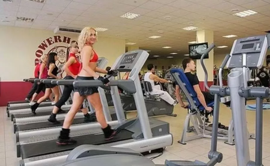 Фитнес центр Powerhouse Gym в Екатеринбурге: Фитнес , Развиваться, Тренер, Тренажёры , Гибкость , Следить за здоровьем,