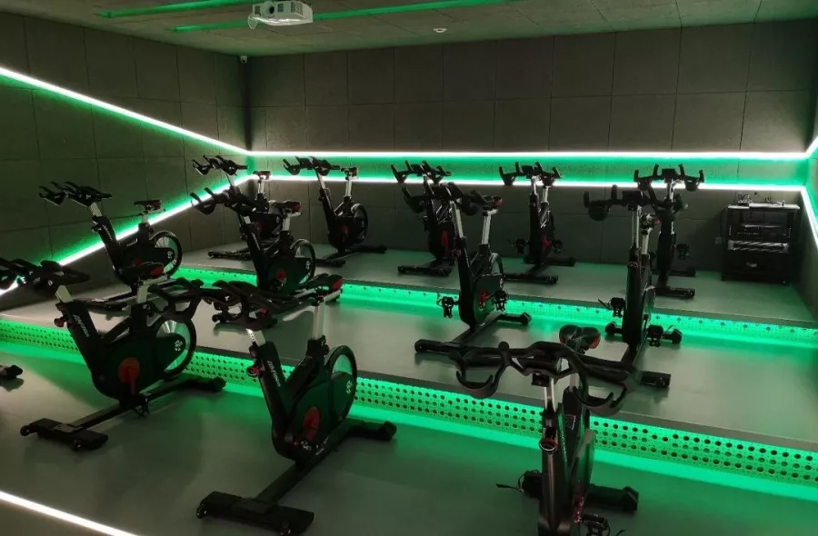 Фитнес клуб XFIT в Екатеринбурге: Фитнес , Тренер, Тренажёры, Гибкость , Развиваться, Следить за здоровьем,