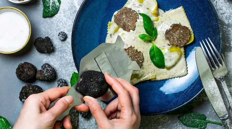 Ресторан Каза Ностра в Ереване: Ресторан, Европейская кухня, Алкоголь, Морепродукты, Пицца, Для особых случаев , Для свиданий, Итальянская кухня, Высокая кухня,