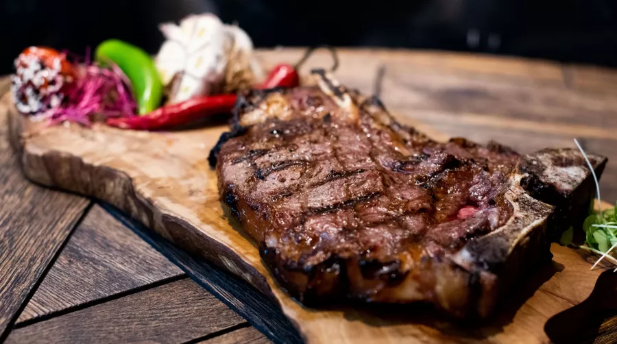 Ресторан Smoking Chef в Ереване: Ресторан, Европейская кухня, Алкоголь, Стейки, Морепродукты, Веранда, Для особых случаев, Для свиданий, Мясо, Вино,