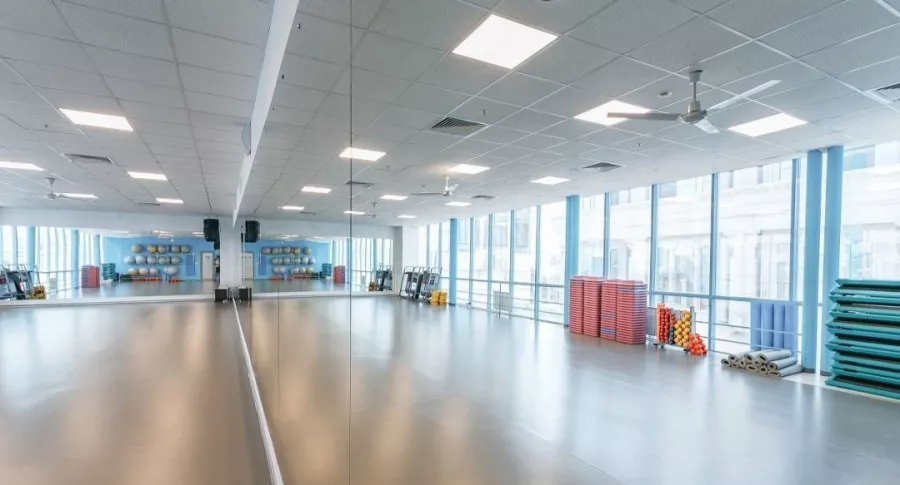 Фитнес клуб Bright Fit в Екатеринбурге: Тренажёры, Тренер, Развитие, Здоровье,