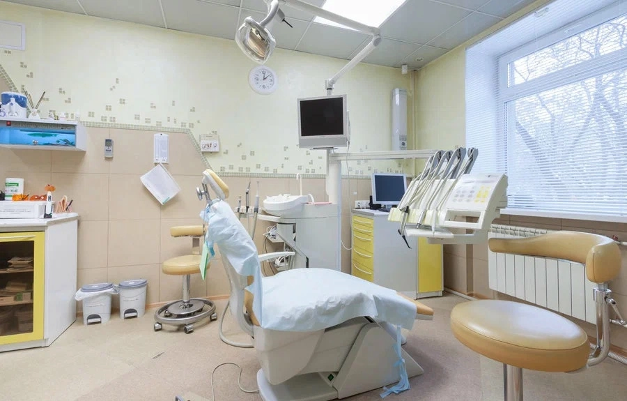 Стоматологическая клиника Леон в Екатеринбурге: Имплантация, Лечение Зуба, Удаление Зуба, Лечение Десен, Лечение Кариеса, Диагностика, Консультация ,