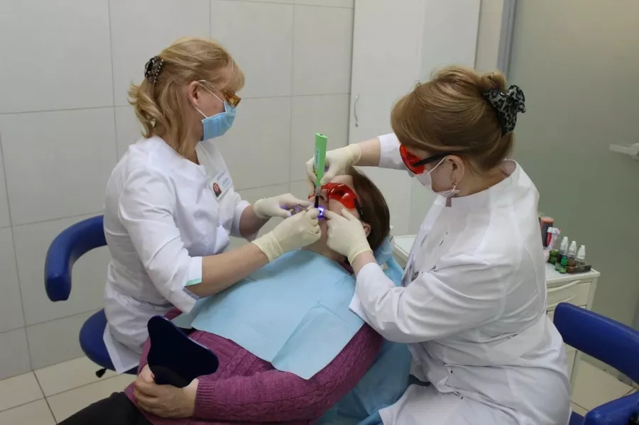 Стоматологическая клиника Дентал-Сервис+ в Екатеринбурге: Имплантация, Лечение Зуба, Удаление Зуба, Детский Стоматолог, Стоматология, Лечение Десен, Лечение Кариеса, Бесплатная Консультация, Диагностика,