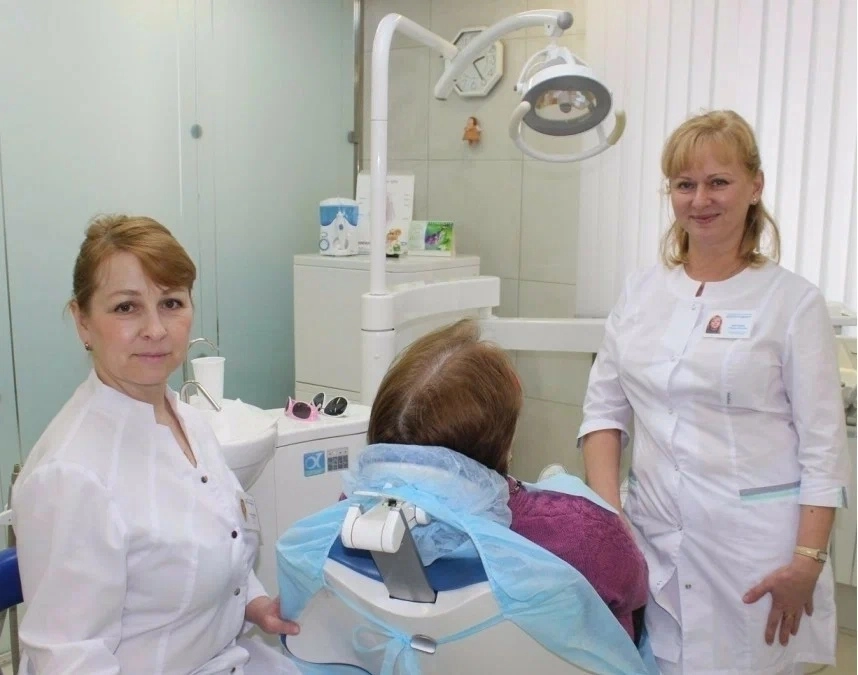 Стоматологическая клиника Дентал-Сервис+ в Екатеринбурге: Имплантация, Лечение Зуба, Удаление Зуба, Детский Стоматолог, Стоматология, Лечение Десен, Лечение Кариеса, Бесплатная Консультация, Диагностика,