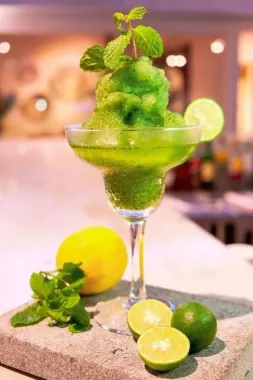 Ресторан-бар "Oswego Bali Bar & Dining"