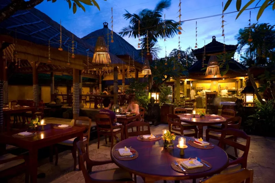 Ресторан Boni bali restaurant в Бали: Ресторан, Бизнес-лач, Банкетный зал, Dinner, Restaurant, Food,