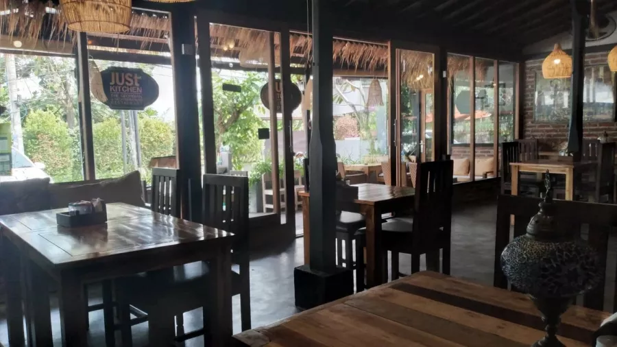 Ресторан Just Kitchen Georgian Restaurant в Бали: Ресторан, Бизнес-лач, Банкетный зал, Dinner, Restaurant, Food,