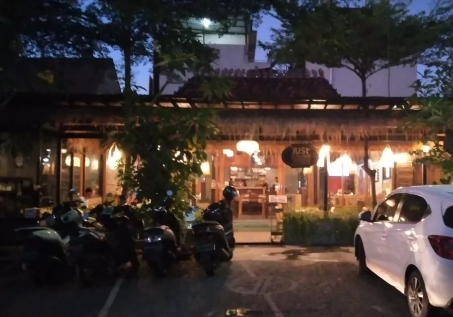 Ресторан Just Kitchen Georgian Restaurant в Бали: Ресторан, Бизнес-лач, Банкетный зал, Dinner, Restaurant, Food,