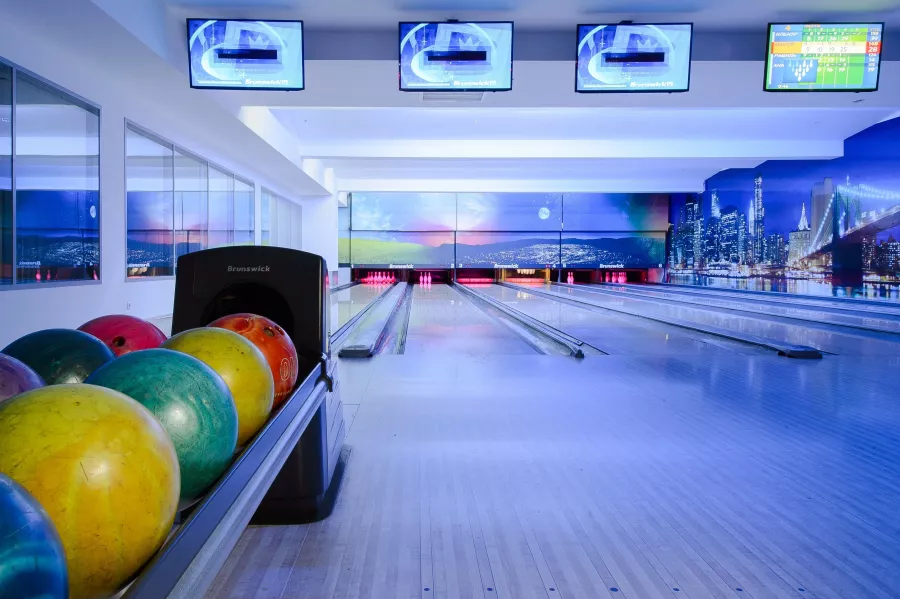 Боулинг-клуб Bowling в Калининграде: Боулинг, Игра, Развлечение, Досуг, Компания, Веселье, Праздник, БоулингКалининград, Отдых с друзьями, Развлекательный центр,