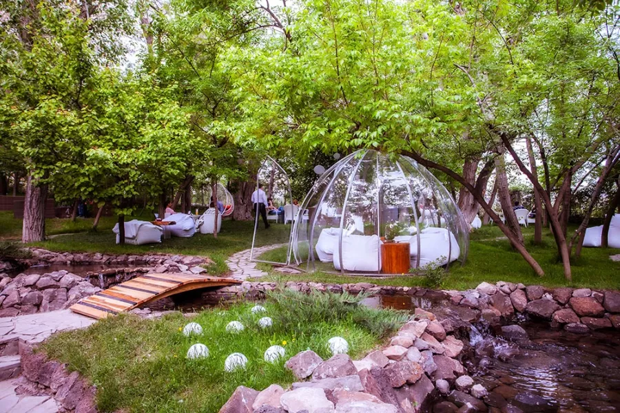 Ресторан El Garden в Ереване: Ресторан, Веранда, Под открытым небом, Вкусно поесть, Для особых случаев, Детская комната, Для свиданий, Особенная атмосфера, Заказать банкет,