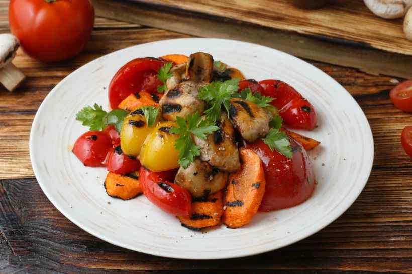 Сеть национальных кафе Karas в Ереване: Армянская кухня, Быстро перекусить, На каждый день, Кофе, Шаурма, Шашлык, Выпечка, Десерты, Бургеры, Алкоголь , Грузинская кухня,