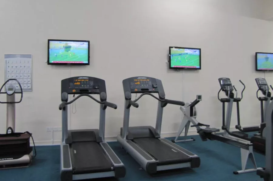 Спортивный комплекс Hamdan Sports Complex в Дубаи: Развиваться, Спортивный комплекс , Бассейн , Велотренировки, Тренажёрный зал , Водное Поло, Water polo, Sport, Следить за здоровьем,