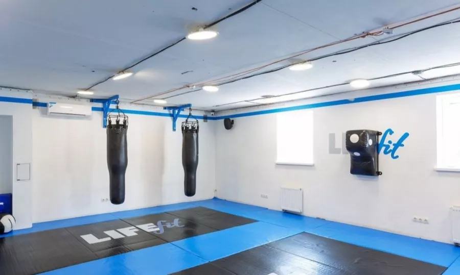Фитнес клуб Life Fit в Екатеринбурге: Фитнес, Развиваться, Тренер, Тренажёры , Гибкость , Следить за здоровьем,