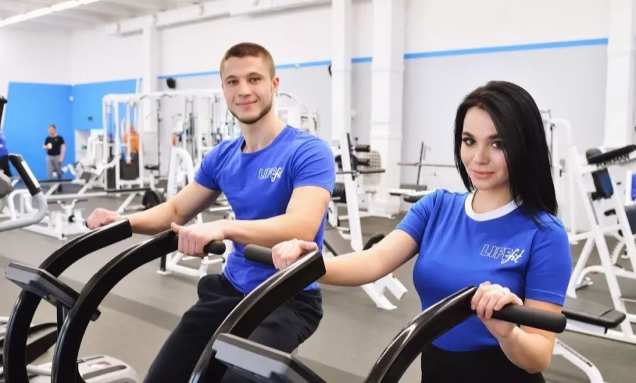 Фитнес клуб Life Fit в Екатеринбурге: Фитнес, Развиваться, Тренер, Тренажёры , Гибкость , Следить за здоровьем,