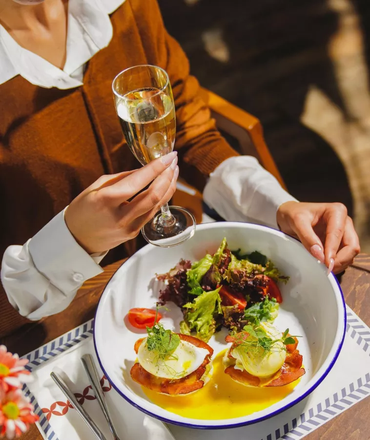 Ресторан Sola в Ереване: Европейская кухня, Пицца, Алкоголь, Завтраки, Веранда, Коктейли, На каждый день, Для свиданий, Можно с животными, Итальянская кухня,