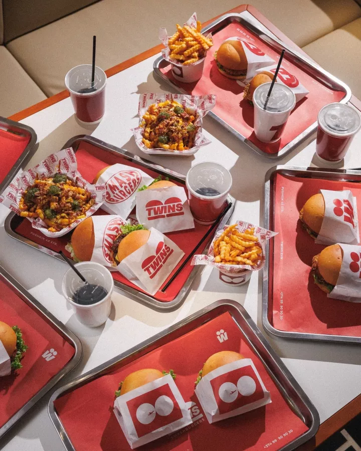 Ресторан Twins Smashburgers в Ереване: Стритфуд, Бургеры, Вкусно поесть, Быстро перекусить, На каждый день, Для веганов,