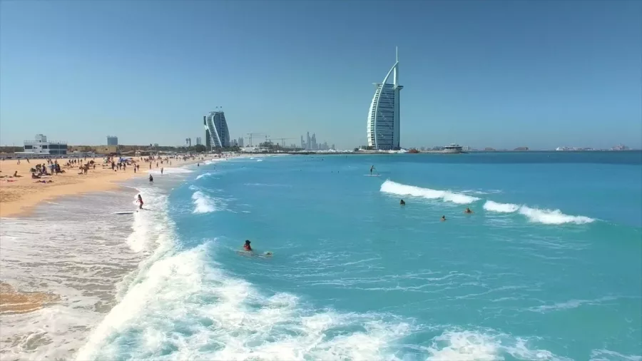 Пляж Джумейра Оупен Бич или Jumeirah Open Beach в Дубаи: Пляж, Бесплатный Пляж, Пляжный Спорт, Пляжные Кафе, Пляж для Семьи, Пляжный Ресторан, Песчаный Пляж, Пляжные Развлечения, Городской Пляж, Пляжный Отдых,