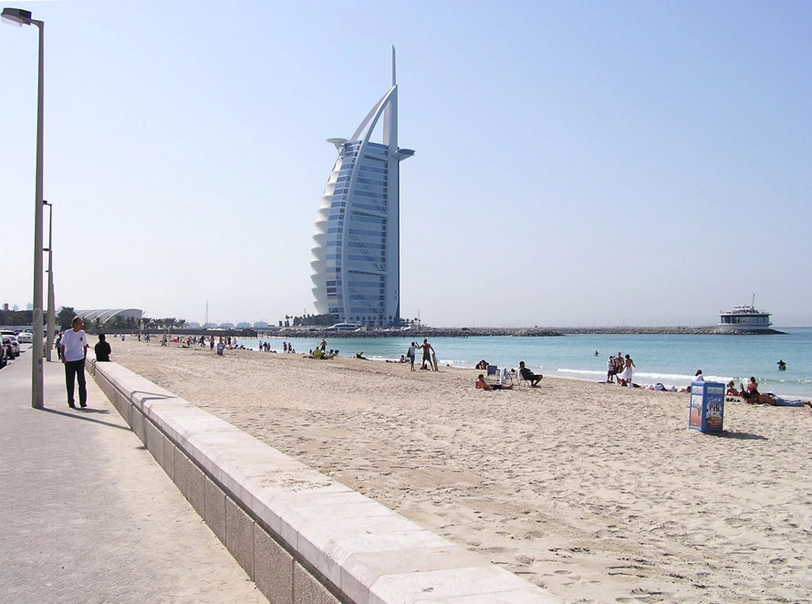 Пляж Джумейра Оупен Бич или Jumeirah Open Beach в Дубаи: Пляж, Бесплатный Пляж, Пляжный Спорт, Пляжные Кафе, Пляж для Семьи, Пляжный Ресторан, Песчаный Пляж, Пляжные Развлечения, Городской Пляж, Пляжный Отдых,