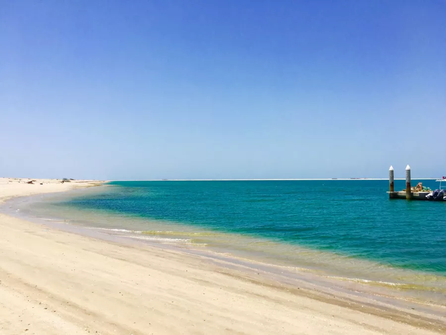 Пляж Меркато (Mercato Beach) в Дубаи: Пляж, Бесплатный Пляж, Малолюдный Пляж, Пляжные Кафе, Пляж для Семьи, Тихий Пляж, Песчаный Пляж, Вдали от Отелей, Рыбалка,