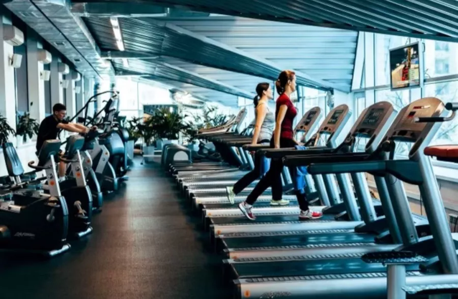 Фитнес клуб AversFit в Екатеринбурге: Фитнес , Развиваться, Тренер, Бассейн , Тренажёры , Следить за здоровьем,