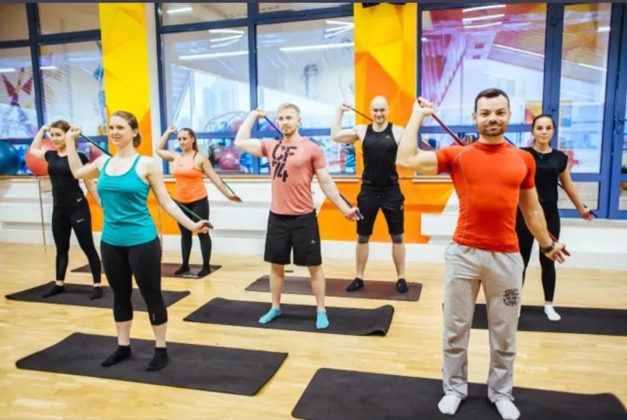 Фитнес клуб AversFit в Екатеринбурге: Фитнес , Развиваться, Тренер, Бассейн , Тренажёры , Следить за здоровьем,