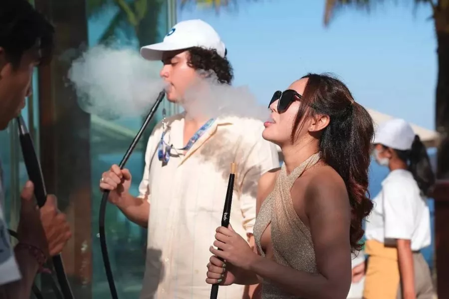 Пляжный Клуб Oneeighty Dayclub в Бали: Бар, Бассейн, Кальян, Коктейли, Bar, Swimming pool , Sheesha, Cocktails , Restaurant , Ресторан,