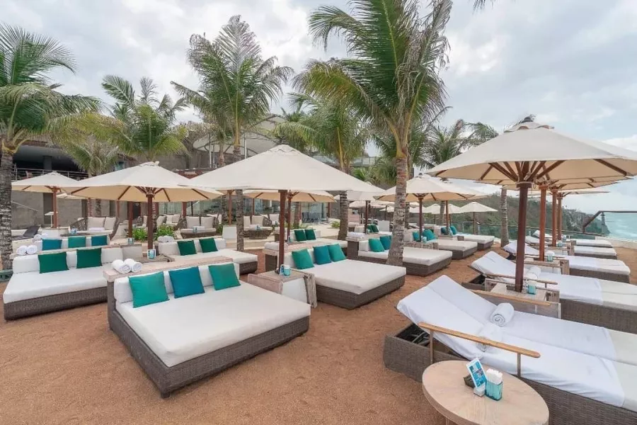 Пляжный Клуб Oneeighty Dayclub в Бали: Бар, Бассейн, Кальян, Коктейли, Bar, Swimming pool , Sheesha, Cocktails , Restaurant , Ресторан,