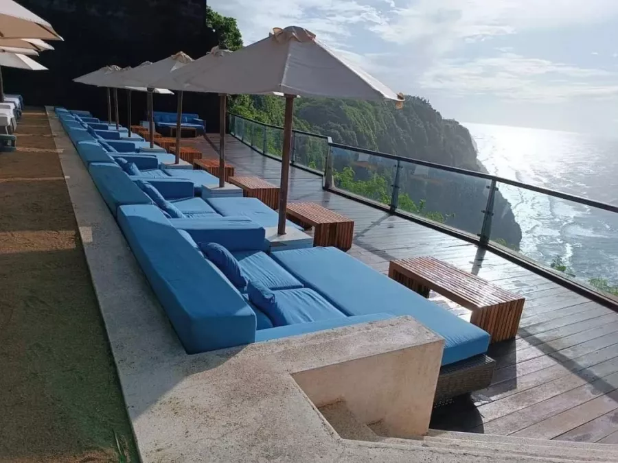 Пляжный Клуб Oneeighty Dayclub в Бали: Бар, Бассейн, Кальян, Коктейли, Bar, Swimming pool , Sheesha, Cocktails , Restaurant , Ресторан,