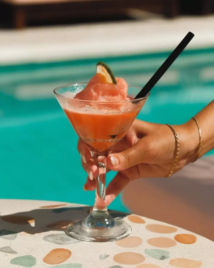Пляжный Клуб Sandy Bay в Бали: Ресторан, Бар, Бассейн, Restaurant , Bar, Swimming pool , Live music, Живая музыка,