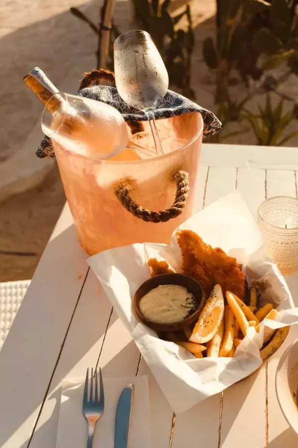 Пляжный Клуб Sandy Bay в Бали: Ресторан, Бар, Бассейн, Restaurant , Bar, Swimming pool , Live music, Живая музыка,