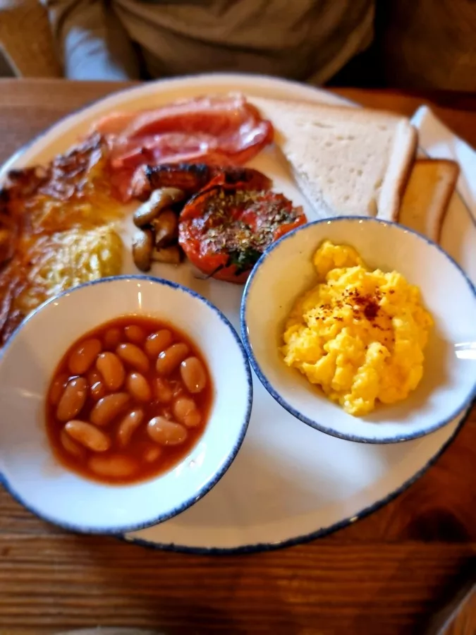Кафе Costa в Ереване: Европейская кухня, Десерты, Завтраки, Алкоголь, Для особых случаев, Для свиданий, Веранда,