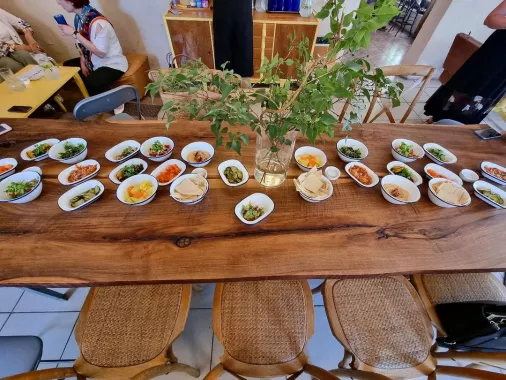 Кафе "Hummus Kimchi"