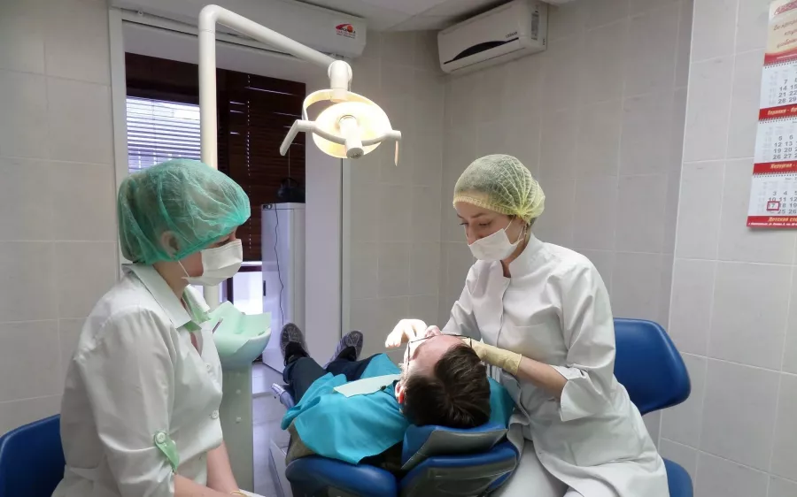 Стоматологическая клиника Браво в Екатеринбурге: Имплантация, Лечение Зуба, Удаление Зуба, Детский Стоматолог, Стоматология, Лечение Десен, Лечение Кариеса, Бесплатная Консультация, Диагностика,
